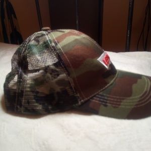 Levi's Other - Levi's Camoflauge snapback Levi's Other - Levi's Camoflauge snapback